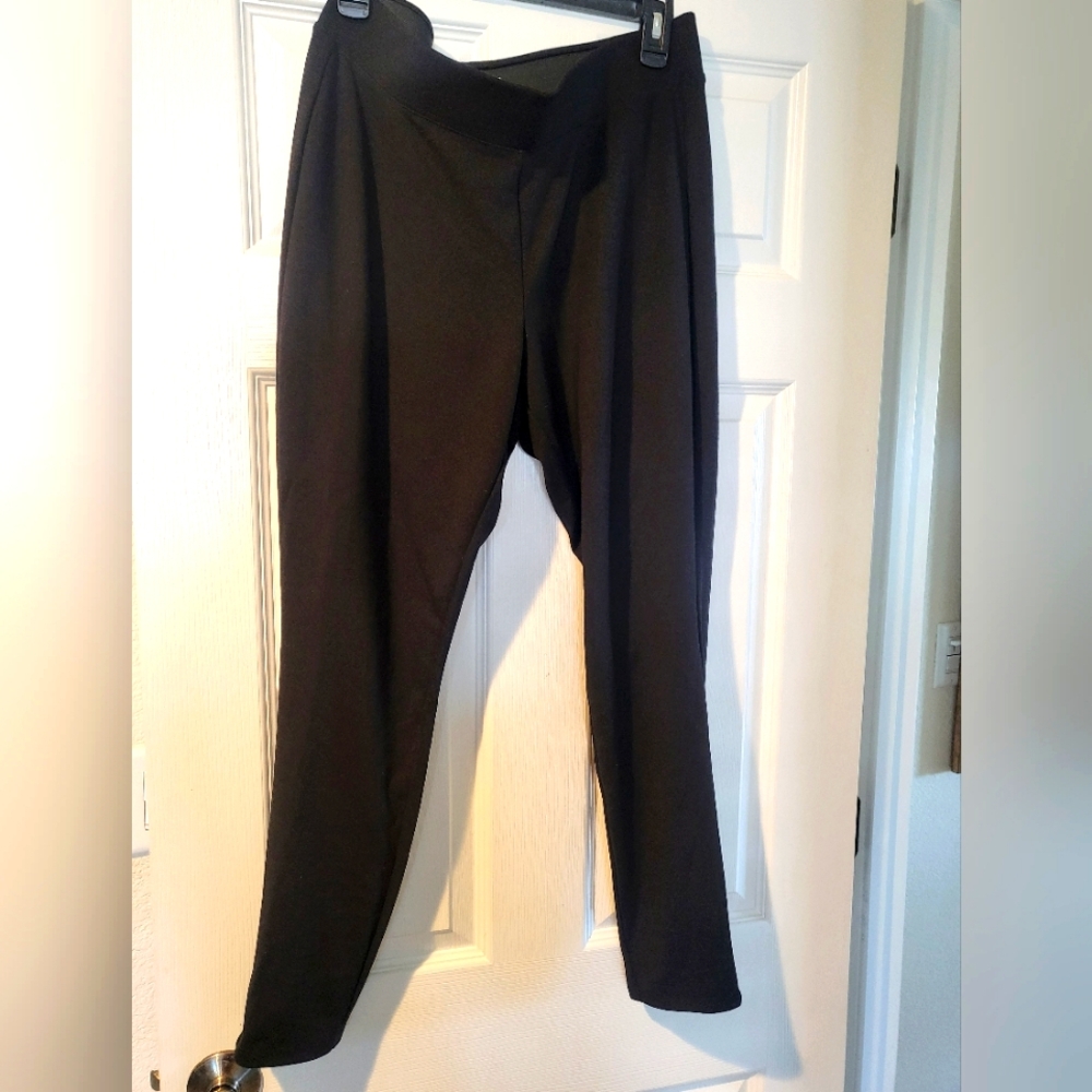 Black tapered leggings